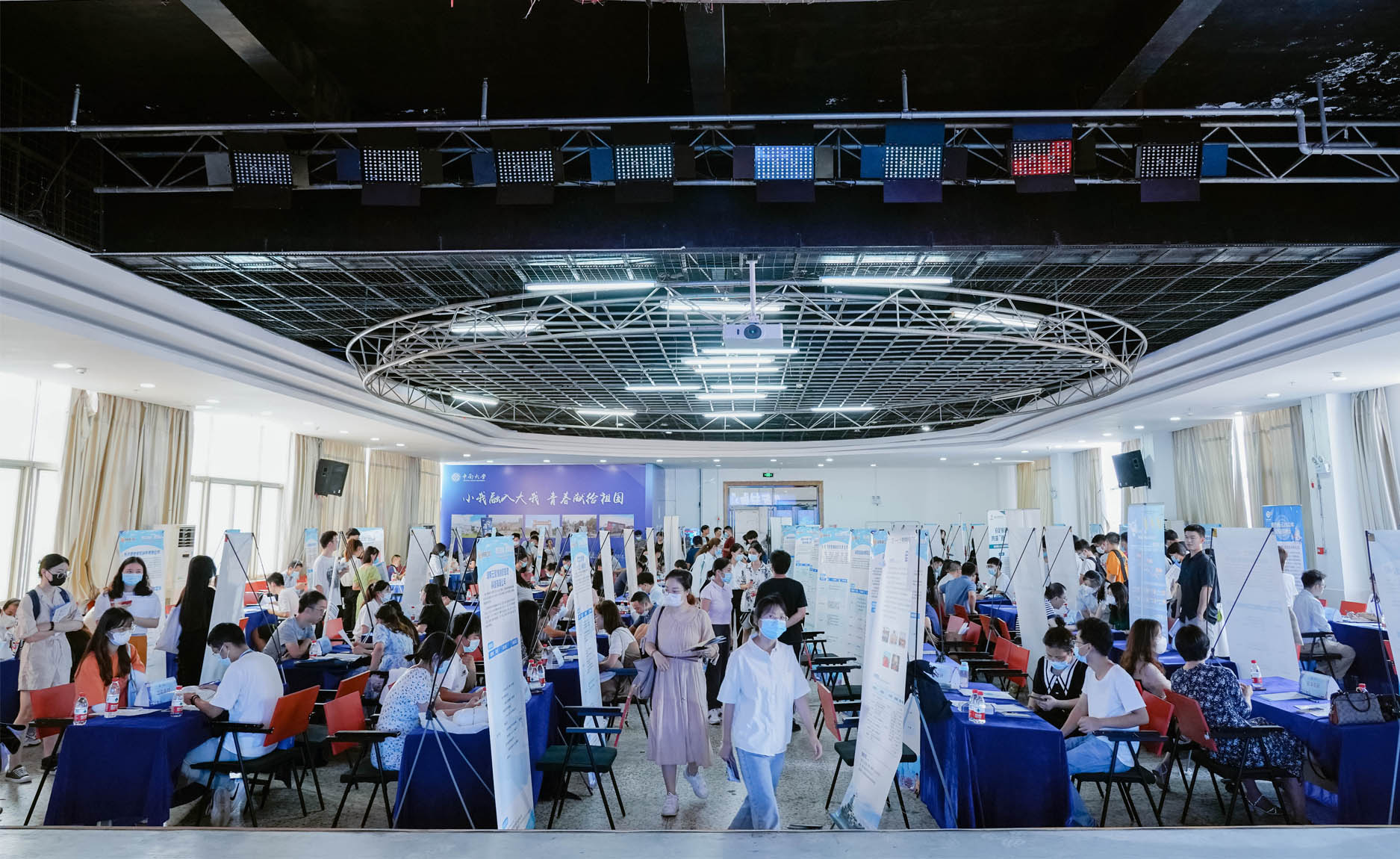 湖南湘江新區89家企業拿出5000個崗位招才引智
